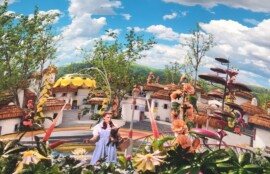 ラスベガスの最新施設『スフィア』内部で上映されたオズの魔法使いのショー。鮮やかな映像演出が広がる視察時の記録。